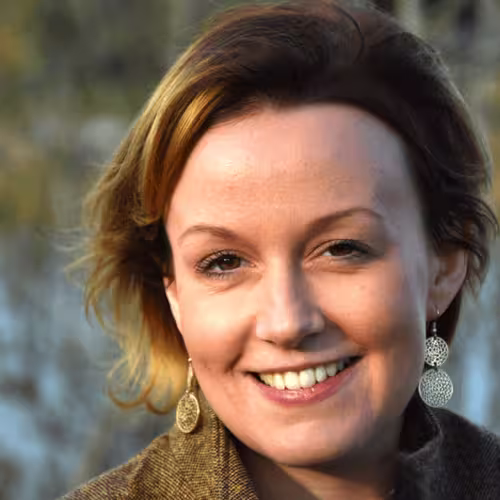 Testimonial: Maria – Angestellte, die Sinn und Einkommen verbindet